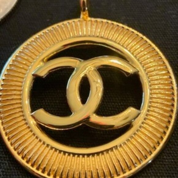 Gold Circular Pendant Necklace - Picture 1 of 6